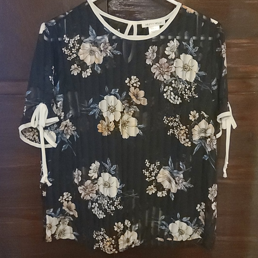 NWOT Printed Blouse